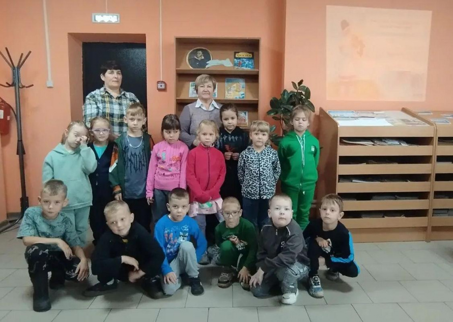 В библиотеке центра «Туяна» дошкольники отправились в гости к сказкам Пушкина
